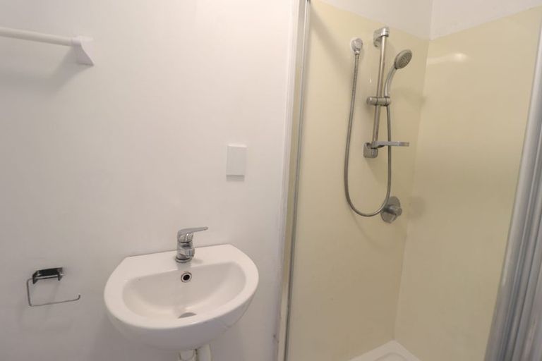 Photo of property in 4 Teviot Place, Totara Vale, Auckland, 0629