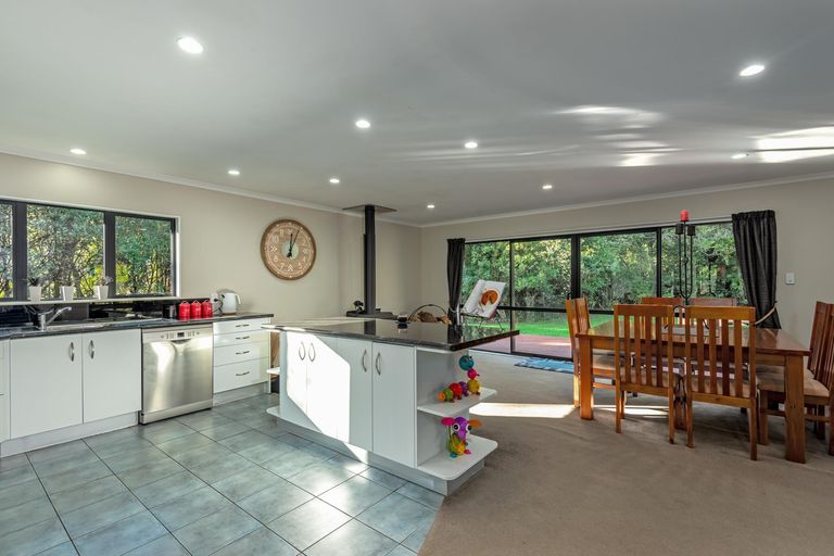 Photo of property in 402 Turitea Road, Turitea, Palmerston North, 4472