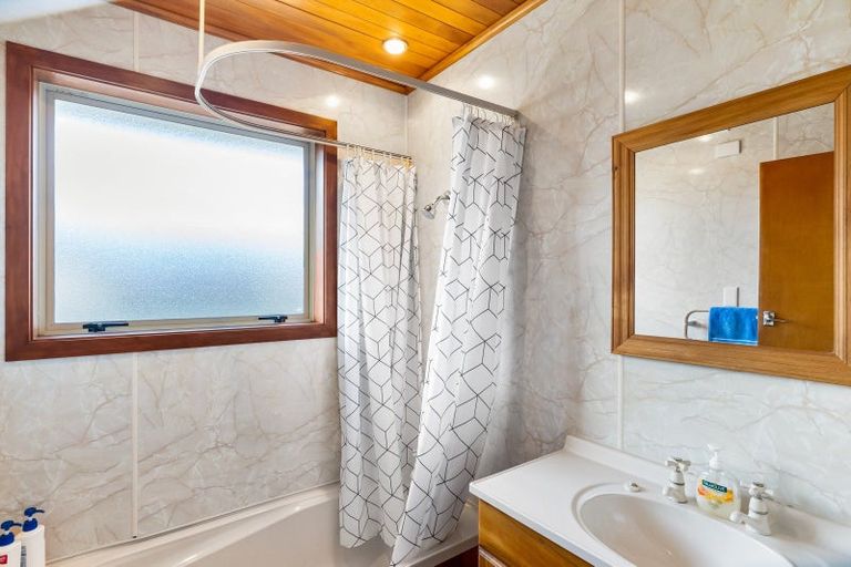 Photo of property in 53 Farquhars Road, Redwood, Christchurch, 8051