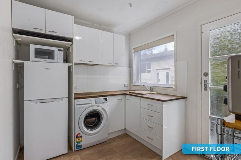 Photo of property in 2/12 Surville Place, Mairangi Bay, Auckland, 0630