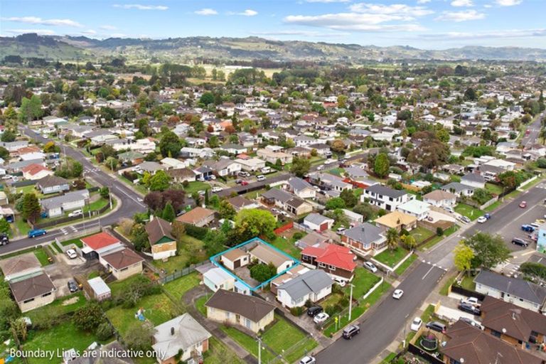 Photo of property in 2/24 Edinburgh Avenue, Rosehill, Papakura, 2113