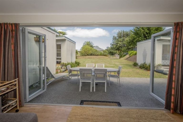 Photo of property in 37 Sarah Street, Waikawa Beach, Manakau, 5573