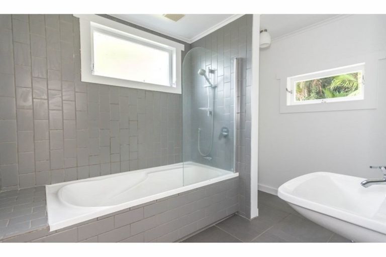 Photo of property in 3 Huia Road, Titirangi, Auckland, 0604