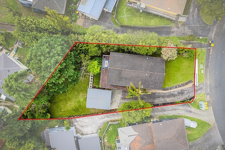 Photo of property in 30 Pokapu Street, Titirangi, Auckland, 0600
