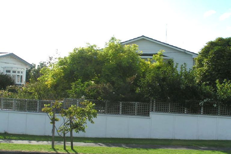 Photo of property in 2/67 Jutland Road, Hauraki, Auckland, 0622