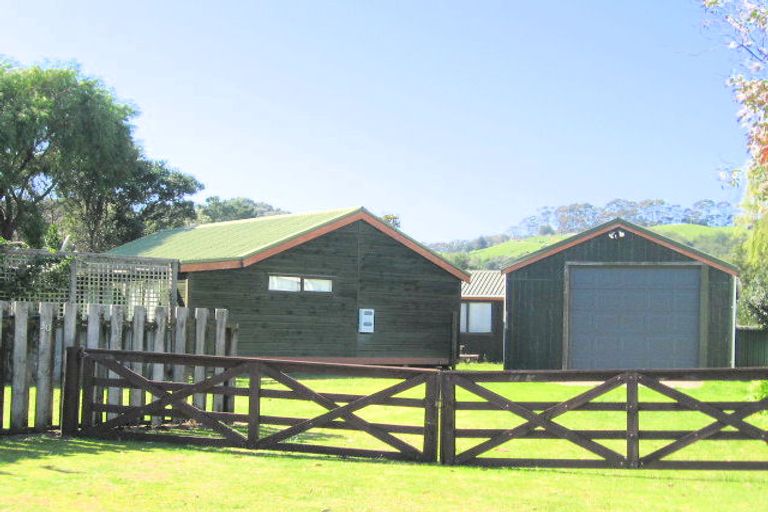 Photo of property in 30 Hardy Place, Cooks Beach, Whitianga, 3591