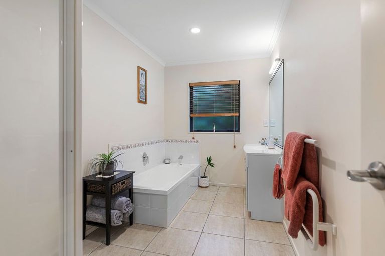 Photo of property in 132 Waikite Road, Welcome Bay, Tauranga, 3175