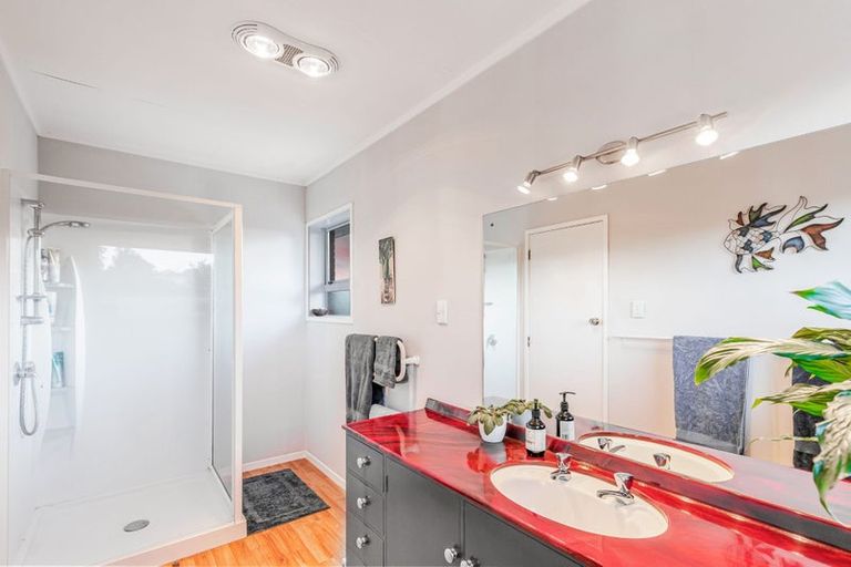 Photo of property in 19 Zita Maria Drive, Massey, Auckland, 0614