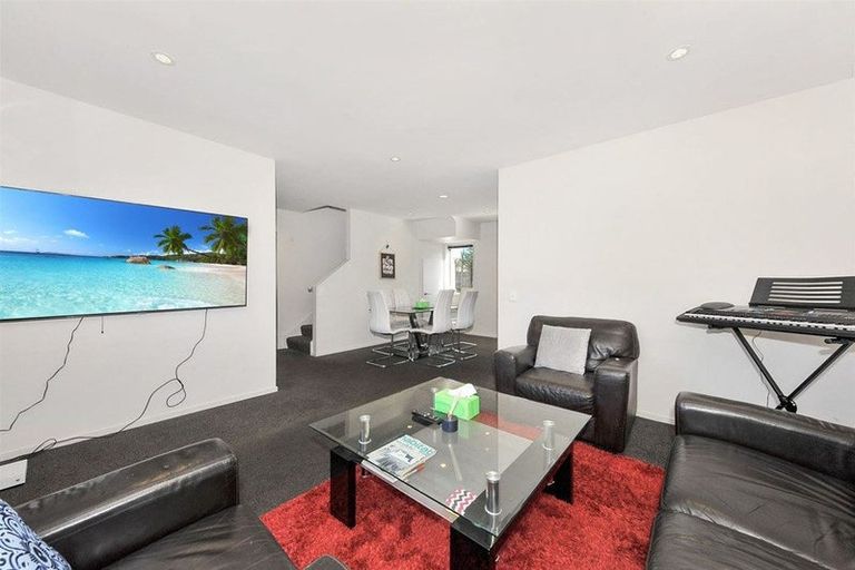 Photo of property in 2/49 Maxwell Street, Riccarton, Christchurch, 8041