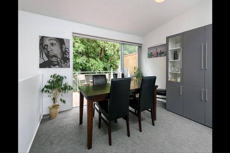 Photo of property in 8/2 Onslow Road, Khandallah, Wellington, 6035