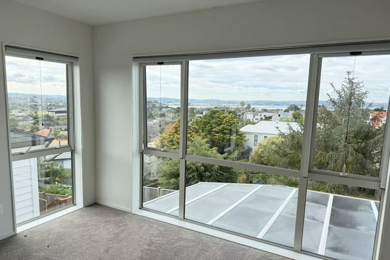 Photo of property in 142b Luckens Road, West Harbour, Auckland, 0618