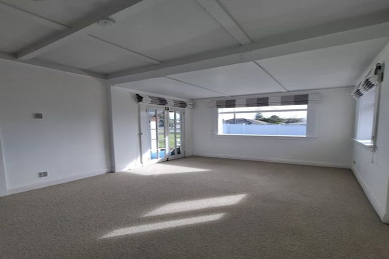 Photo of property in 1/12 Golf Road, New Lynn, Auckland, 0600