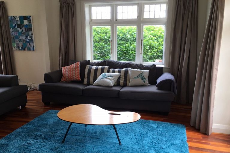 Photo of property in 28 Saint Michaels Crescent, Kelburn, Wellington, 6012