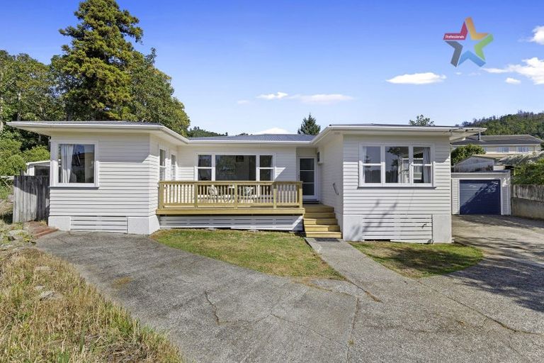 Photo of property in 385 Stokes Valley Road, Stokes Valley, Lower Hutt, 5019