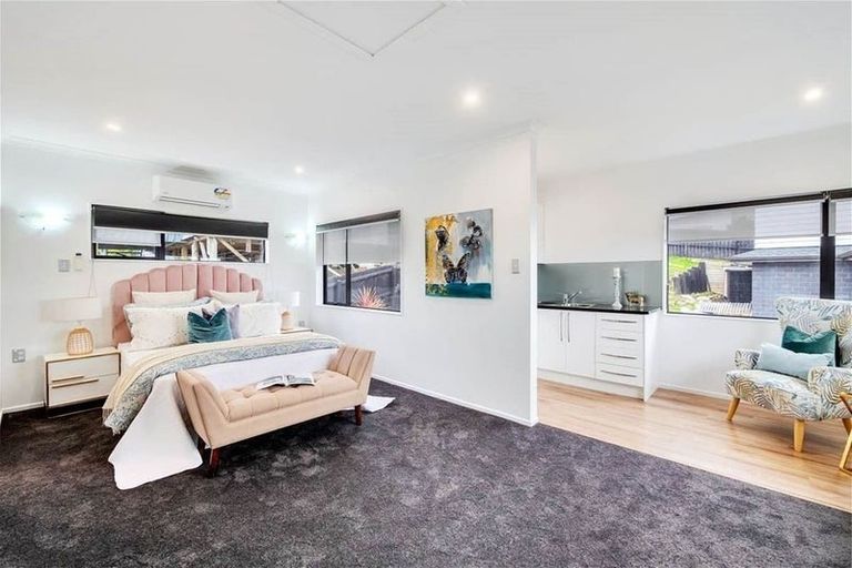 Photo of property in 12 San Casello Rise, Henderson, Auckland, 0612