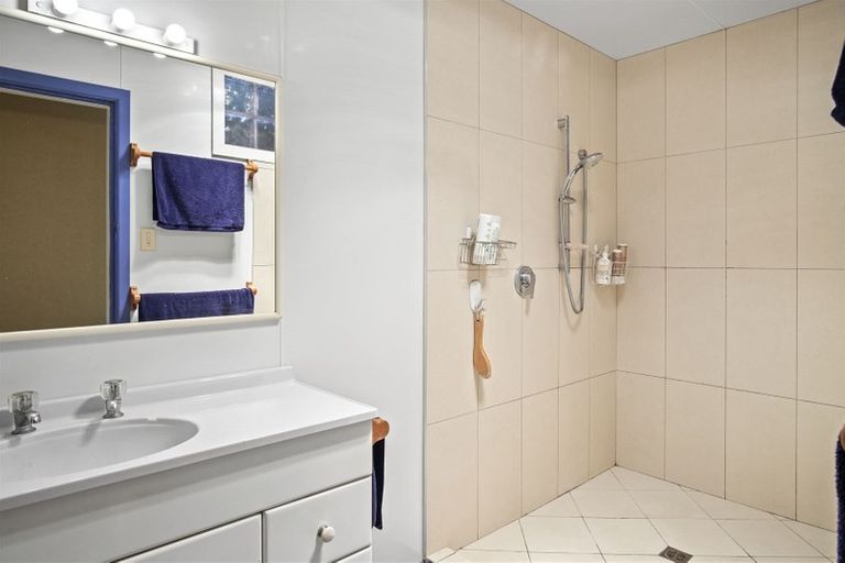 Photo of property in 3 Bella Villa Drive, Waiuku, 2123