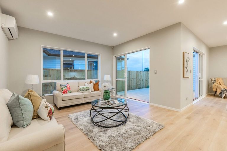 Photo of property in 17 Konoba Avenue, Kumeu, 0810