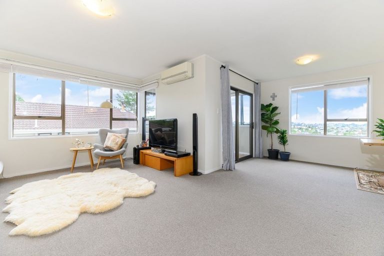 Photo of property in 59 Sunset Road, Totara Vale, Auckland, 0632