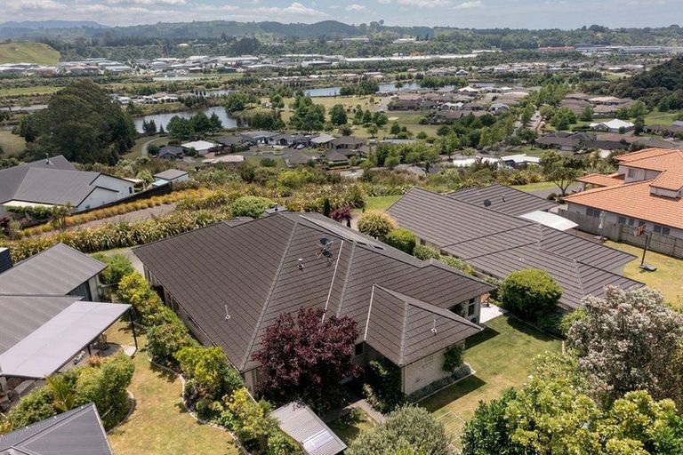 Photo of property in 30 Broadwater Close, Pyes Pa, Tauranga, 3112