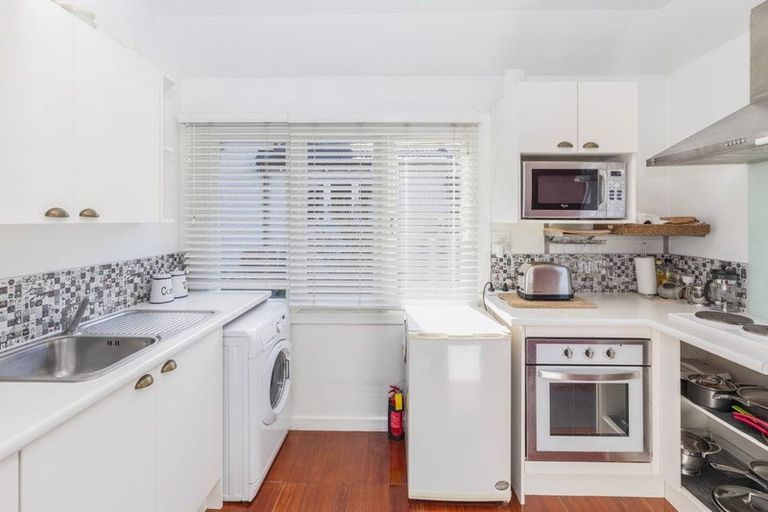 Photo of property in 39 Holly Road, St Albans, Christchurch, 8014