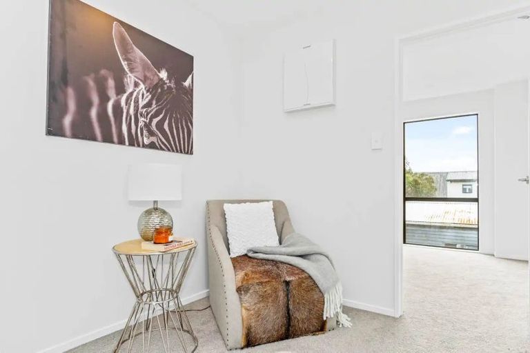 Photo of property in 9/267 Great North Road, Henderson, Auckland, 0612