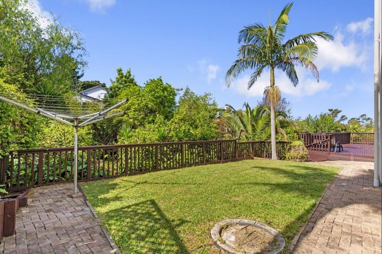 Photo of property in 43 Zara Court, Windsor Park, Auckland, 0632