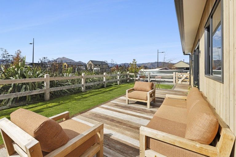 Photo of property in 3 Mount Prospect Lane, Wanaka, 9305