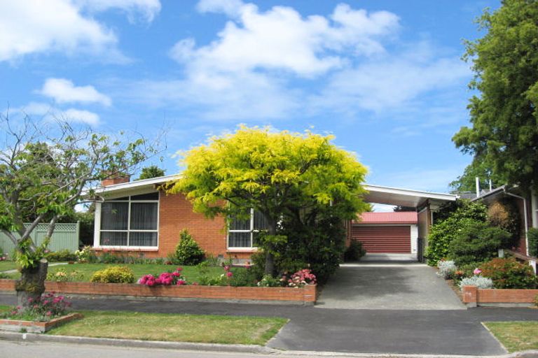 Photo of property in 27 Rosedale Place, Avonhead, Christchurch, 8042