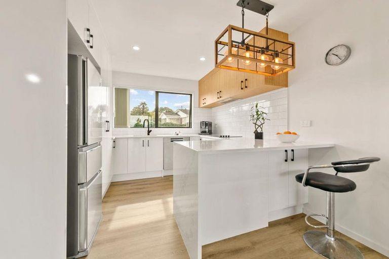 Photo of property in 7/27 Carole Crescent, Pakuranga, Auckland, 2010