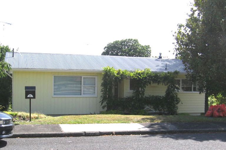 Photo of property in 8 Vienna Place, Birkenhead, Auckland, 0626