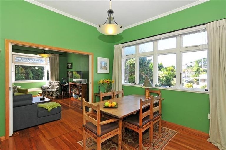 Photo of property in 35 Dorking Road, Brooklyn, Wellington, 6021