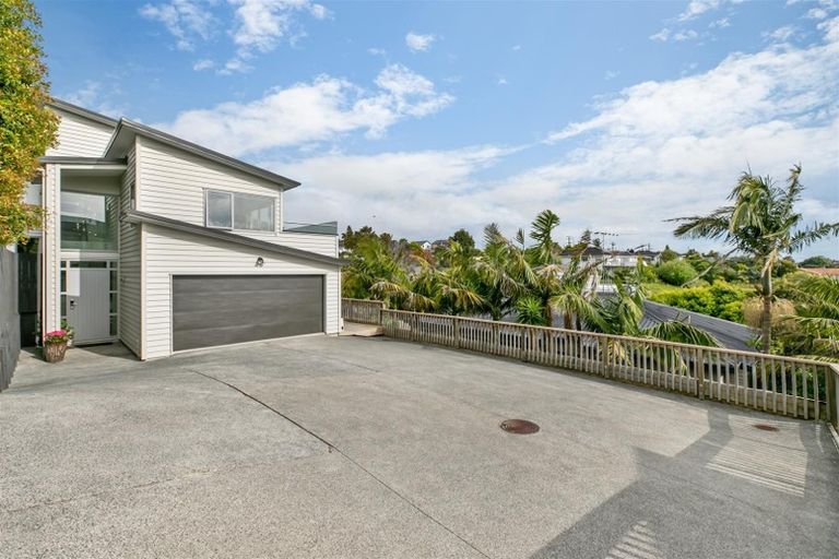 Photo of property in 2b St Clair Place, Browns Bay, Auckland, 0630