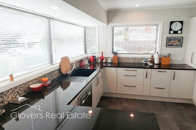 Photo of property in 2/169 Titirangi Road, New Lynn, Auckland, 0600