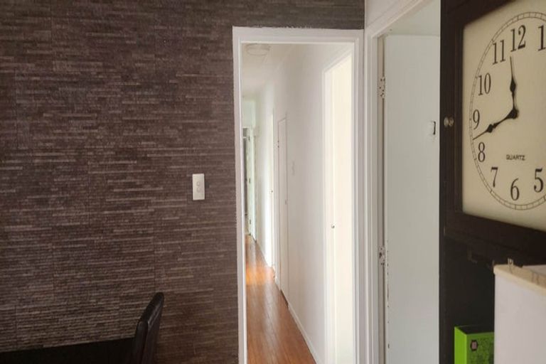 Photo of property in 17 Hewlett Road, Massey, Auckland, 0614