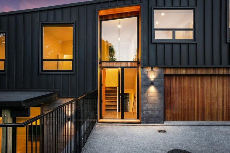 Photo of property in 7 Kaihuia Lane, Oratia, Auckland, 0604