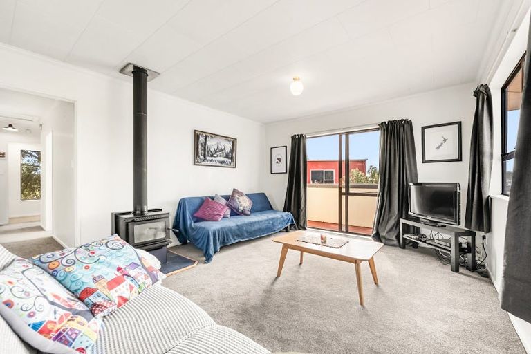 Photo of property in 19 Colenso Place, Otaki Beach, Otaki, 5512