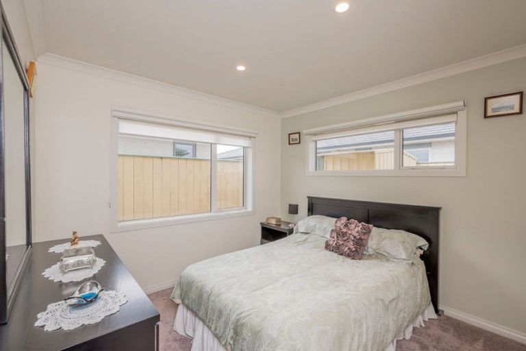 Photo of property in 2 Bridford Way, Paraparaumu, 5032