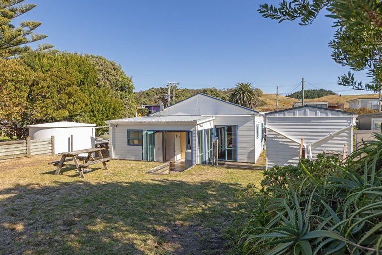 Photo of property in 43 Pinedale Crescent, Riversdale Beach, Masterton, 5872