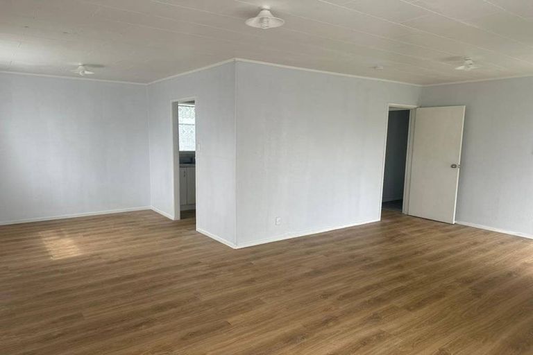 Photo of property in 1/58 Te Irirangi Drive, Clover Park, Auckland, 2019