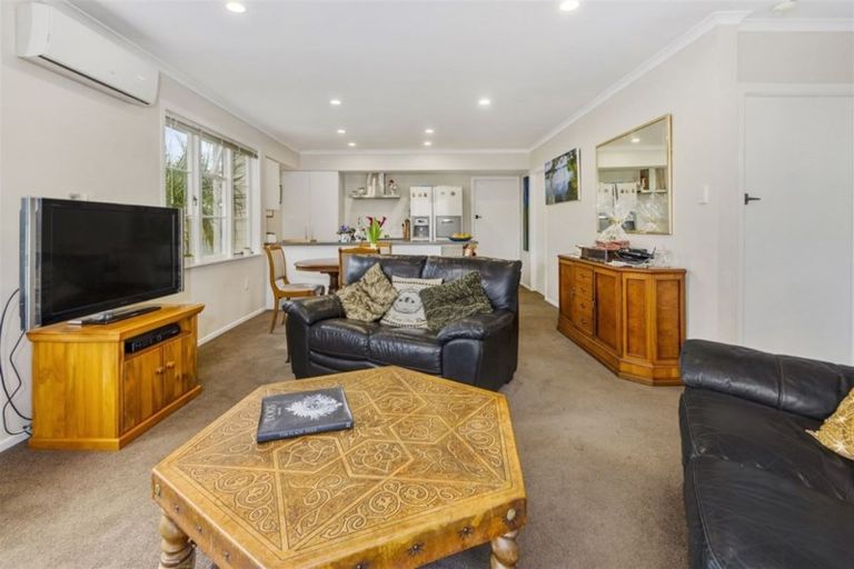 Photo of property in 206 Beach Haven Road, Beach Haven, Auckland, 0626