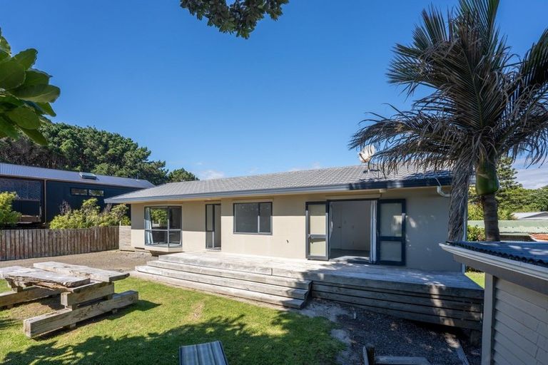 Photo of property in 4 The Avenue, Otaki Beach, Otaki, 5512