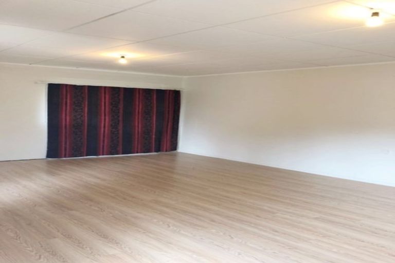Photo of property in 6 Chevron Place, Castor Bay, Auckland, 0620