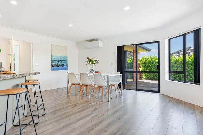 Photo of property in 22 Whitford Place, Rototuna North, Hamilton, 3210