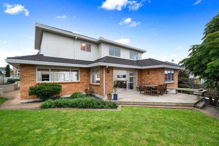 Photo of property in 11 Kahala Place, West Harbour, Auckland, 0618