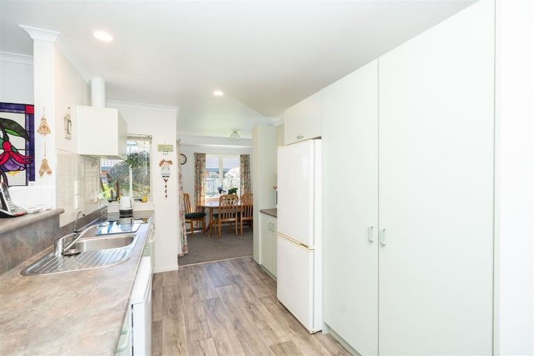 Photo of property in 60 Waiwherowhero Drive, St Andrews, Hamilton, 3200