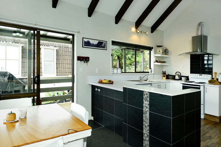 Photo of property in 2/169 Tahunanui Drive, Tahunanui, Nelson, 7011