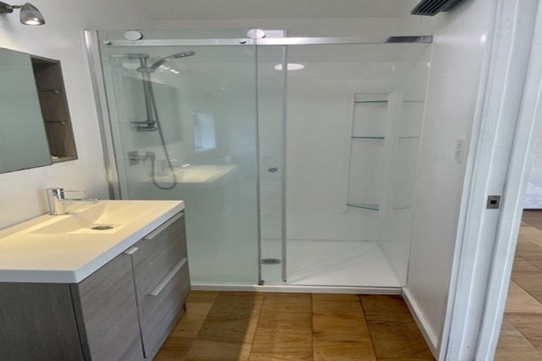 Photo of property in 5 Ballial Place, West Harbour, Auckland, 0618