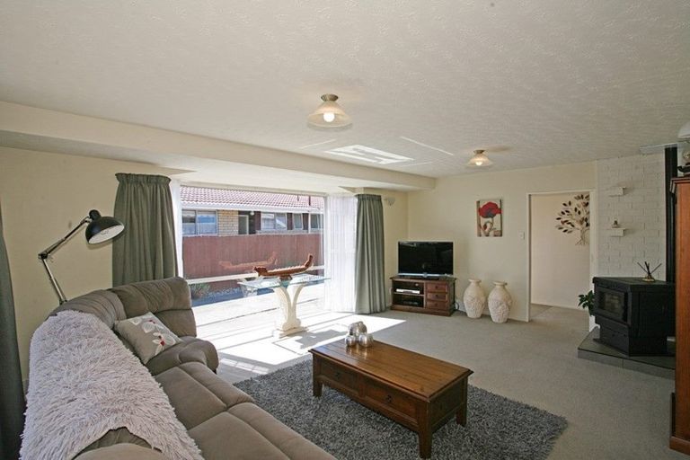 Photo of property in 4 Karnak Crescent, Russley, Christchurch, 8042