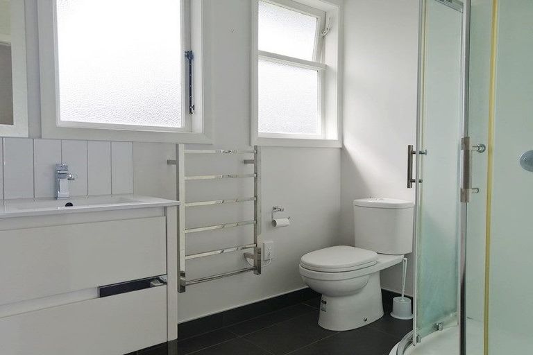 Photo of property in 2 Marie Crescent, Te Atatu South, Auckland, 0610