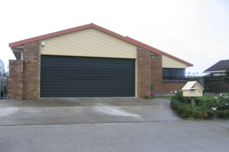 Photo of property in 100 Roberts Line, Kelvin Grove, Palmerston North, 4414